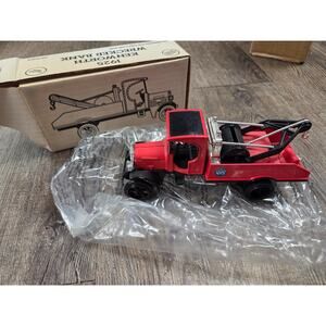 Vintage 1992 ERTL B510 Mopar 1925 Kenworth Wrecker Bank Diecast Truck Model
